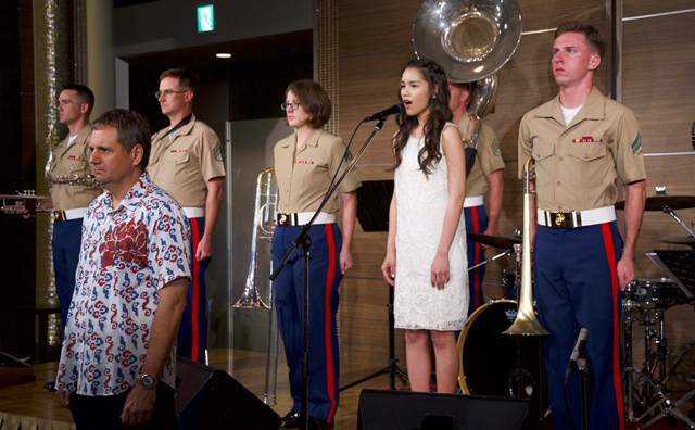 Anly、故郷・沖縄でのアメリカ合衆国独立記念式典祝賀会で日米両国の国歌斉唱