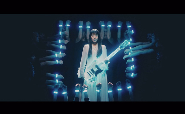 miwa、ニューシングルのMVは光る透明なギターと光のダンスが特長