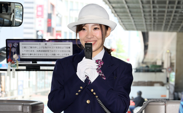 元「AKB48」の岩佐美咲がバスガイドに!　バスツアーでファンを東京タワーに招待!!