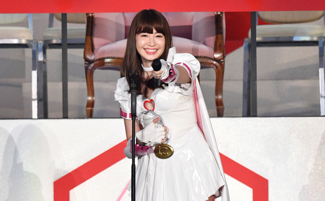 当サイトスクープどおり!　「AKB48」小嶋陽菜が総選挙のステージで卒業を発表!!