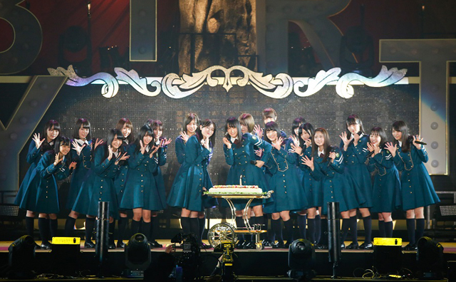 「欅坂46」がデビュー1周年記念ライブ! 「けやき坂46」は新メンバー募集を発表!!