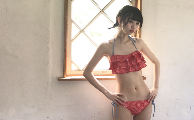 Seventeen専属モデルの江野沢愛美が水着をプロデュース