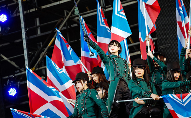 「欅坂46」、野外初ワンマンライブで2万5000人を魅了