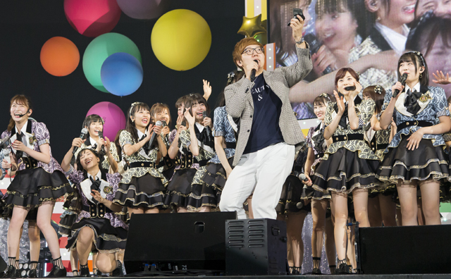 「NMB48」のコンサートにHIKAKINがサプライズ登場