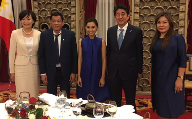 Beverly、安倍総理とフィリピンのドゥテルテ大統領の前でサプライズ歌唱