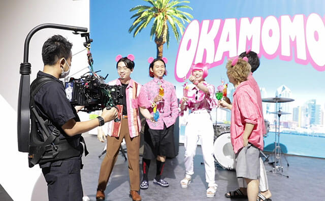 【最上もが×OKAMOTOS】新バンド「OKAMOMOS」結成？ 書下ろし楽曲MV公開！ メイキング＆インタビュー「新しく始まった感じ」の画像6