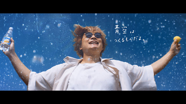 香取慎吾、ローラースケートを履いてのTVCM撮影に初挑戦！ 「（ローラースケートは）本当はそんなにうまくないんですよ（笑）」の画像1