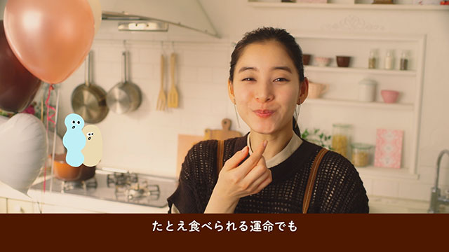 『新木優子』エプロン姿で初のお菓子作り動画に挑戦！ 途中で我慢できずにチョコをペロリと味見♪の画像4