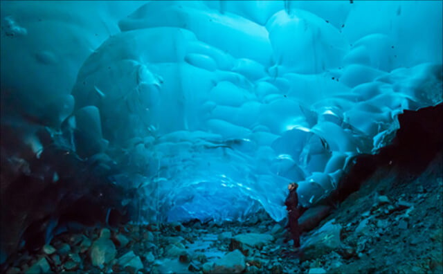 絶対入ってみたい世界の洞窟5選！　デカい結晶、青く光る氷、不気味な音……!!　